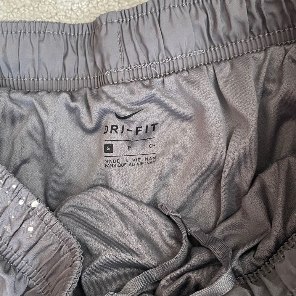 Nike Women's Gray Patterned Athletic Shorts - Picture 5 of 5